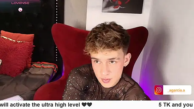 Snapshot of LiamWildx20 chatting on October 2025 12:33:02 AM LiamWildx20 online show from October 2025 12:33:02 AM