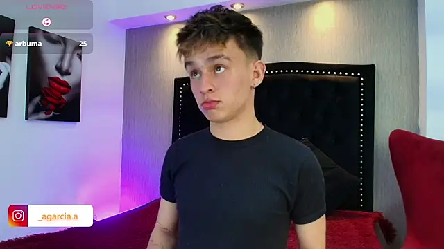 Snapshot of LiamWildx20 chatting on November 2025 03:43:02 AM LiamWildx20 online show from November 2025 03:43:02 AM