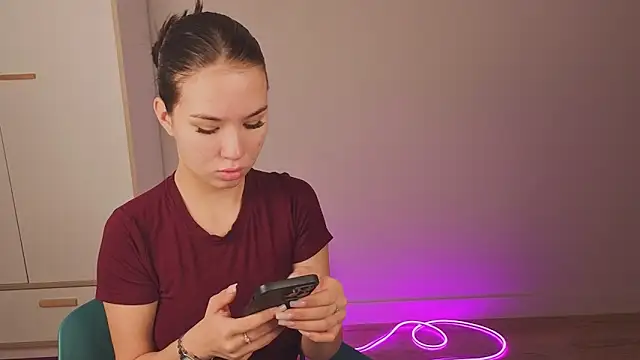 EmiliaDroll online show from October 2025 04:16:02 AM