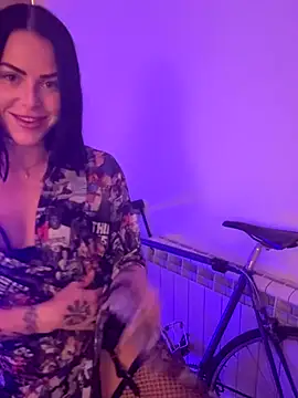 missninasparkle online show from September 2025 10:57:01 PM