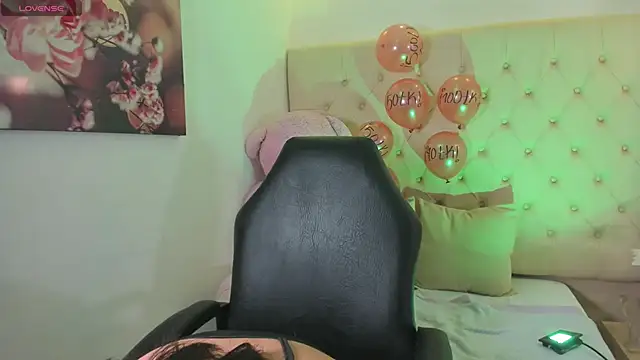 Snapshot of abby_roux chatting on November 2025 03:40:02 AM abby roux online show from November 2025 03:40:02 AM