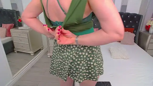 SuzzySun online show from January 2026 01:50:01 PM