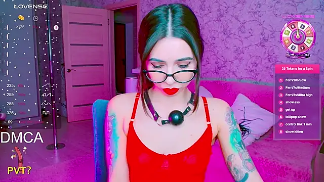 vinkiepinkie online show from November 2025 05:01:01 PM