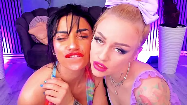 IzabelaTessa online show from April 2026 08:07:02 PM