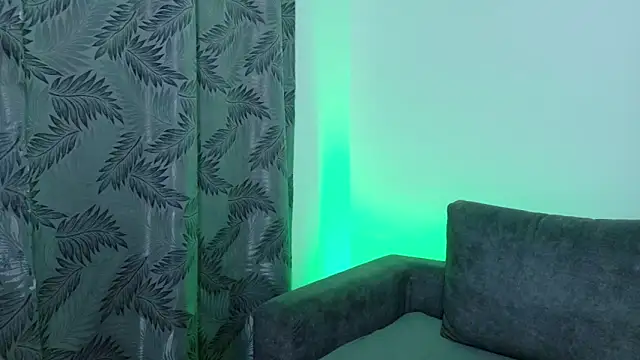 Misscarolsph online show from April 2026 09:31:01 PM