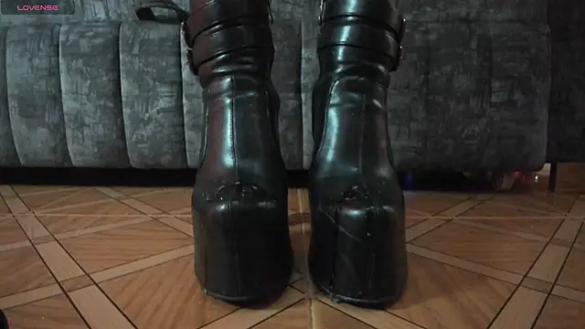 Snapshot of _LuanaDabbraccio chatting on November 2025 01:56:02 PM LuanaDabbraccio online show from November 2025 01:56:02 PM