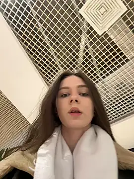 Snapshot of MilaBee chatting on March 2025 08:51:01 AM MilaBee online show from March 2025 08:51:01 AM