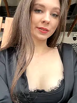 Snapshot of MilaBee chatting on October 2025 08:59:01 AM MilaBee online show from October 2025 08:59:01 AM