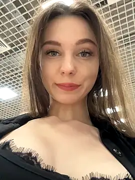 Snapshot of MilaBee chatting on November 2025 10:06:02 AM MilaBee online show from November 2025 10:06:02 AM