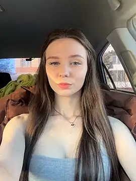 Snapshot of MilaBee chatting on November 2025 03:12:01 AM MilaBee online show from November 2025 03:12:01 AM