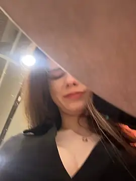 MilaBee online show from February 2026 09:36:02 AM