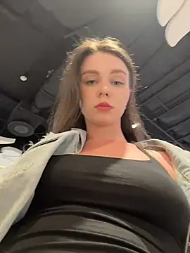 Snapshot of MilaBee chatting on July 2026 04:37:02 PM MilaBee online show from July 2026 04:37:02 PM