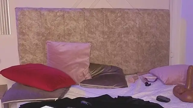 Snapshot of angelinarouse_ chatting on June 2026 04:13:01 PM angelinarouse online show from June 2026 04:13:01 PM