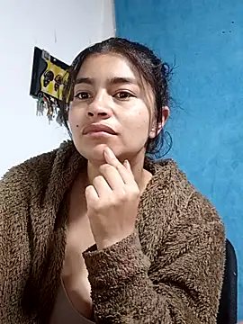 Snapshot of AlanaHotxx chatting on October 2025 07:17:02 AM AlanaHotxx online show from October 2025 07:17:02 AM