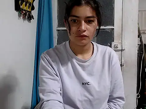 Snapshot of AlanaHotxx chatting on October 2025 07:11:01 AM AlanaHotxx online show from October 2025 07:11:01 AM