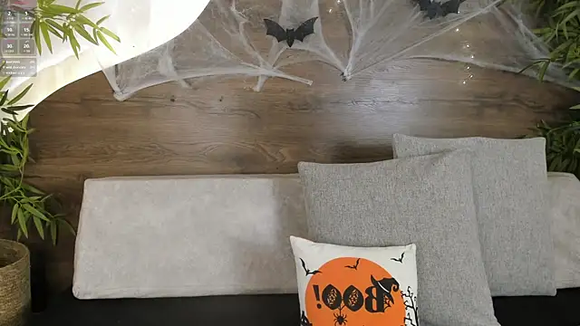 mia lacy  online show from October 2025 07:40:01 PM