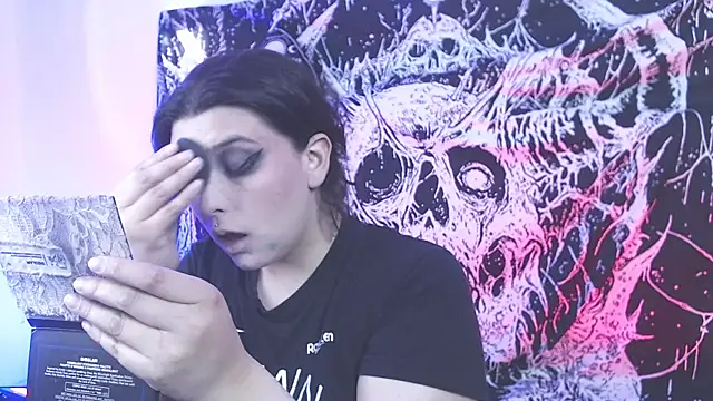 Snapshot of mikaskullcs chatting on April 2026 04:57:02 PM mikaskullcs online show from April 2026 04:57:02 PM