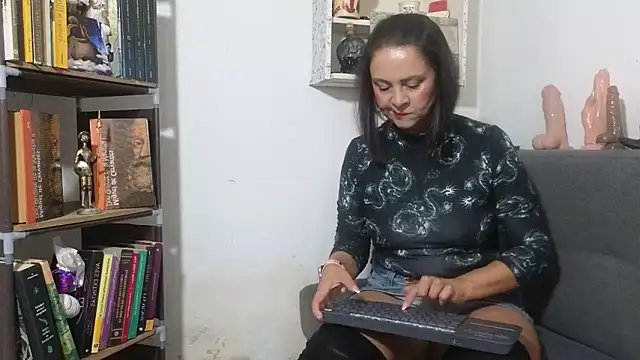 Snapshot of Amadamilf1980 chatting on November 2025 08:09:01 PM Amadamilf1980 online show from November 2025 08:09:01 PM