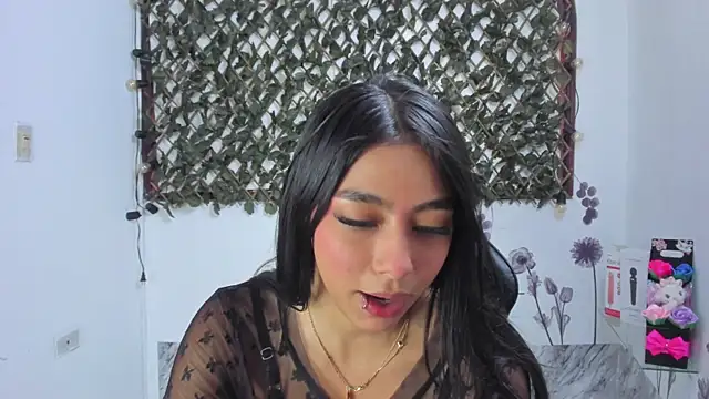 Snapshot of Sarahbrowm_ chatting on October 2025 07:03:01 PM Sarahbrowm online show from October 2025 07:03:01 PM