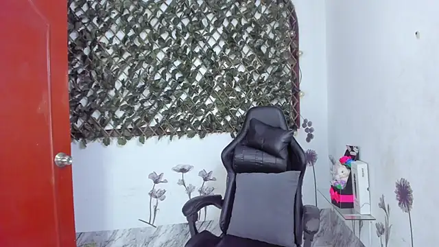 Sarahbrowm  online show from November 2025 09:27:01 PM