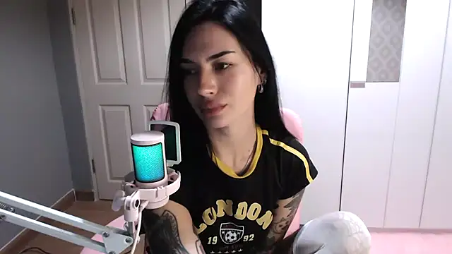 Snapshot of pixielustt chatting on November 2025 05:01:02 PM pixielustt online show from November 2025 05:01:02 PM