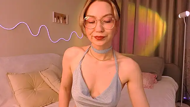 Lilo Sims online show from September 2025 01:00:01 AM