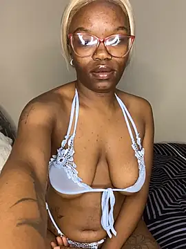 YummyMelanin117 online show from February 2026 09:22:02 PM