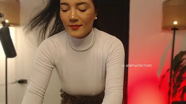 Snapshot of Artworktease chatting on March 2025 06:33:01 PM Artworktease online show from March 2025 06:33:01 PM