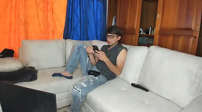 Snapshot of laurent_01 chatting on March 2025 10:04:02 PM laurent 01 online show from March 2025 10:04:02 PM