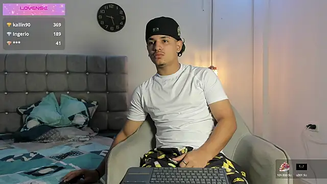 Snapshot of samxx_muscle chatting on September 2025 01:46:01 PM samxx muscle online show from September 2025 01:46:01 PM