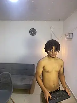 Snapshot of samxx_muscle chatting on April 2026 12:51:02 PM samxx muscle online show from April 2026 12:51:02 PM