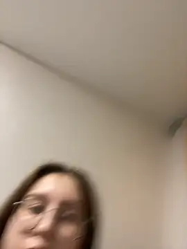 Snapshot of Vviikkssiikk chatting on October 2025 03:40:02 PM Vviikkssiikk online show from October 2025 03:40:02 PM