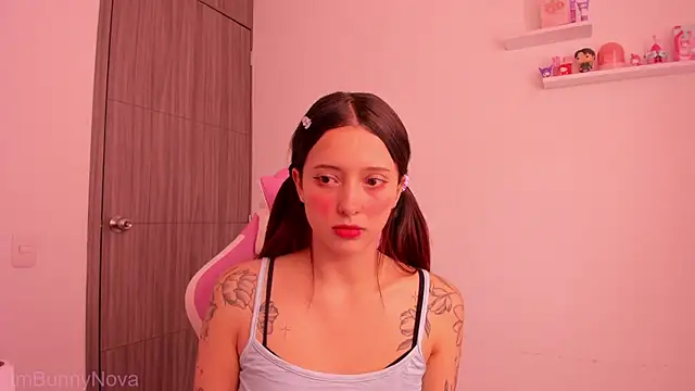 ImBunnyNova online show from April 2026 02:33:01 PM