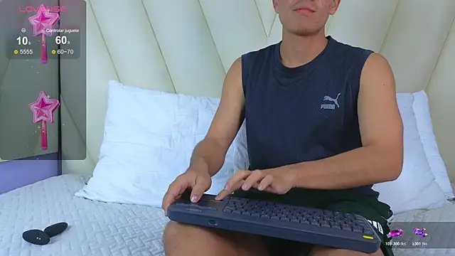 Hotboy21  online show from November 2025 03:49:01 AM