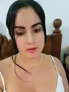 Saraslow online show from November 2025 12:02:01 AM