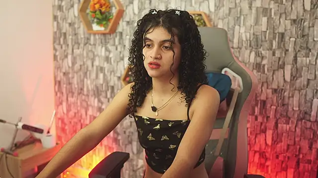 Snapshot of bonniie_98_ chatting on April 2026 07:03:02 PM bonniie 98 online show from April 2026 07:03:02 PM
