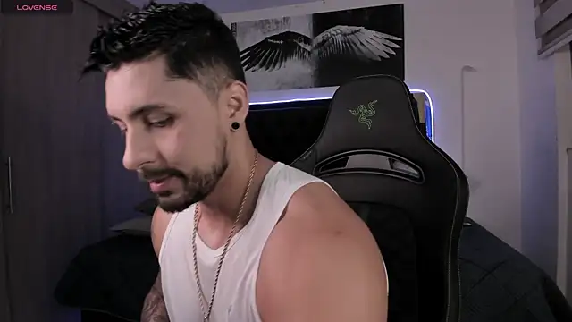 Snapshot of santi_aesthetic chatting on March 2026 02:39:02 AM santi aesthetic online show from March 2026 02:39:02 AM