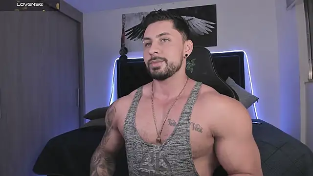 Snapshot of santi_aesthetic chatting on April 2026 11:31:02 PM santi aesthetic online show from April 2026 11:31:02 PM