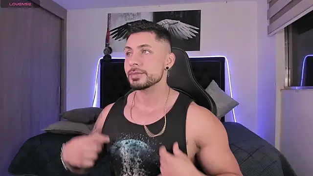 Snapshot of santi_aesthetic chatting on April 2026 01:08:01 AM santi aesthetic online show from April 2026 01:08:01 AM