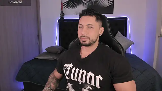 Snapshot of santi_aesthetic chatting on April 2026 03:30:02 AM santi aesthetic online show from April 2026 03:30:02 AM