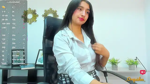 Snapshot of _Orquidea_ chatting on September 2025 01:23:02 PM Orquidea online show from September 2025 01:23:02 PM