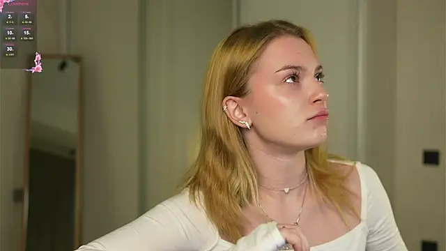 Cyberheart  online show from November 2025 06:51:01 PM