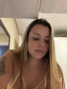 Snapshot of Patyyyy chatting on April 2026 10:43:01 AM Patyyyy online show from April 2026 10:43:01 AM