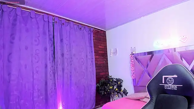 Snapshot of saaya_tay chatting on December 2025 12:09:01 PM saaya tay online show from December 2025 12:09:01 PM