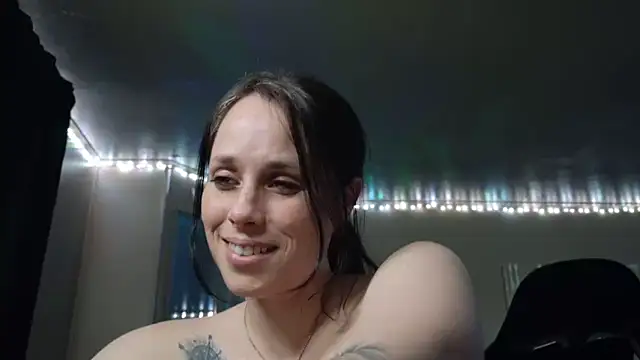 Snapshot of mavismable chatting on April 2026 03:45:02 AM mavismable online show from April 2026 03:45:02 AM