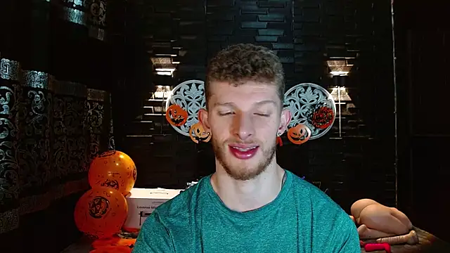 Snapshot of andrewxbi chatting on October 2025 04:07:02 PM andrewxbi online show from October 2025 04:07:02 PM