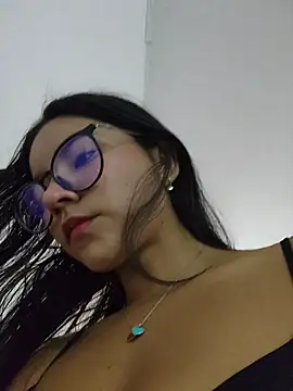 Snapshot of Pretty_roxxyy chatting on November 2025 12:16:02 PM Pretty roxxyy online show from November 2025 12:16:02 PM