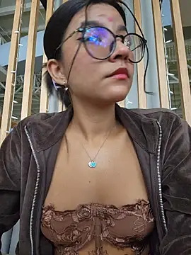 Snapshot of Pretty_roxxyy chatting on November 2025 01:36:02 PM Pretty roxxyy online show from November 2025 01:36:02 PM