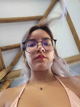 Snapshot of Pretty_roxxyy chatting on December 2025 12:10:02 PM Pretty roxxyy online show from December 2025 12:10:02 PM