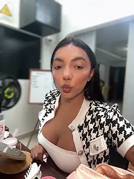 ImAshley1 online show from September 2025 01:56:02 PM